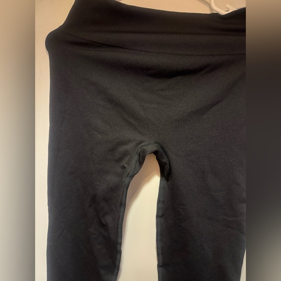 PINK Victoria's Secret Classic Black Leggings - Picture 5 of 7